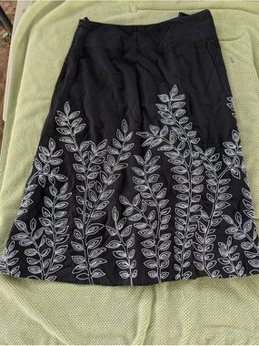 Jones New York Black Maxi Skirt with White Leaf Embroidery